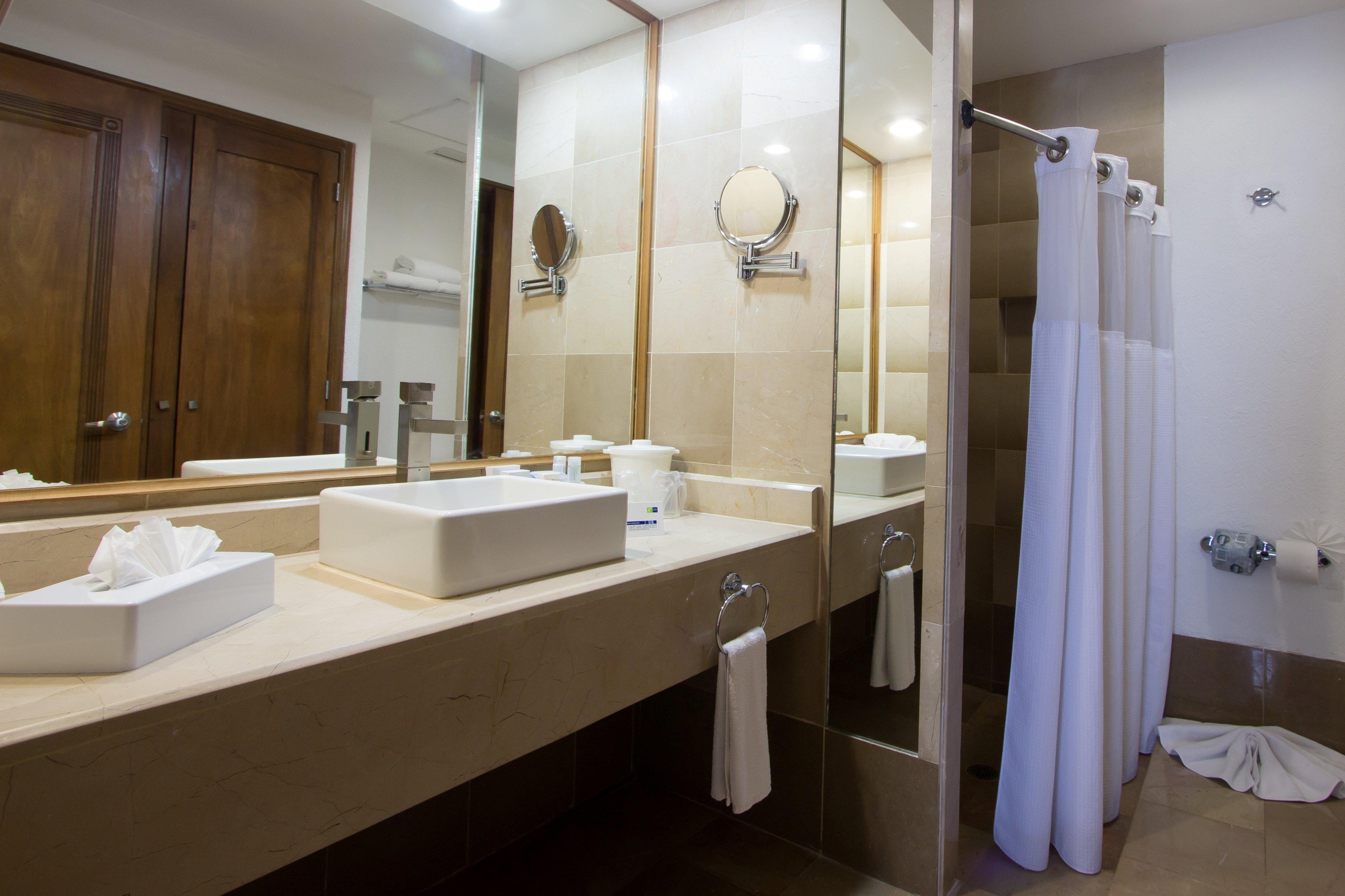 Holiday Inn Express Nuevo Laredo By Ihg Exterior photo