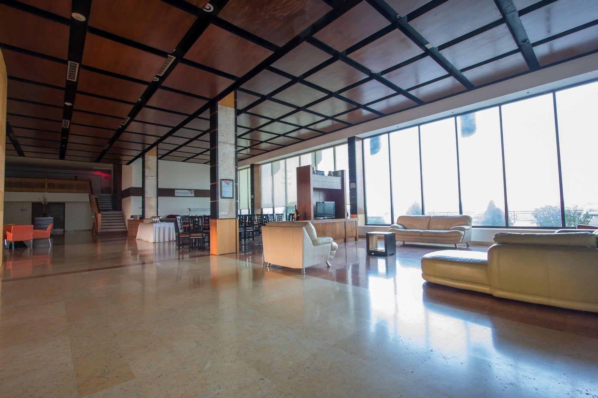 Holiday Inn Express Nuevo Laredo By Ihg Exterior photo
